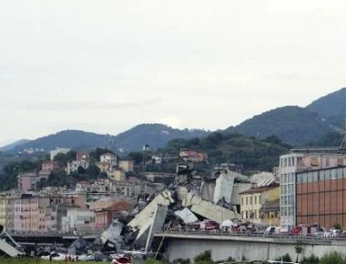 La Repubblica: Η κατάρρευση της γέφυρας στη Γένοβα πιθανόν να οφείλεται σε κεραυνό